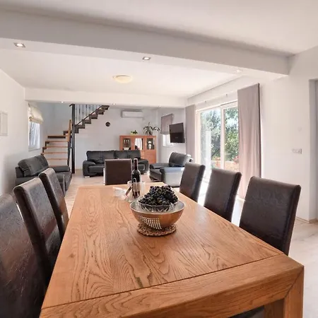 Palera 1500m Beach Villa Ližnjan