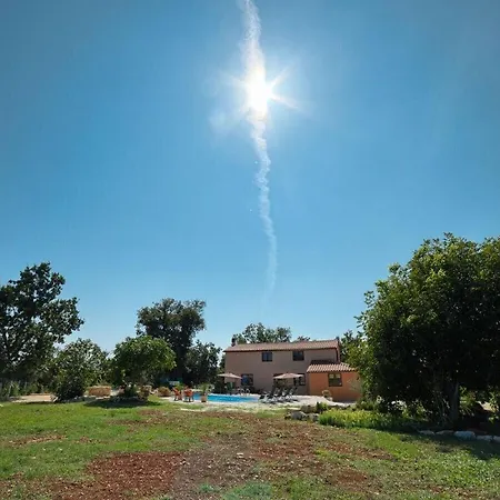 Palera 1500m Beach Villa Ližnjan